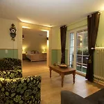 Haus Sonneck מלון שלוכזי